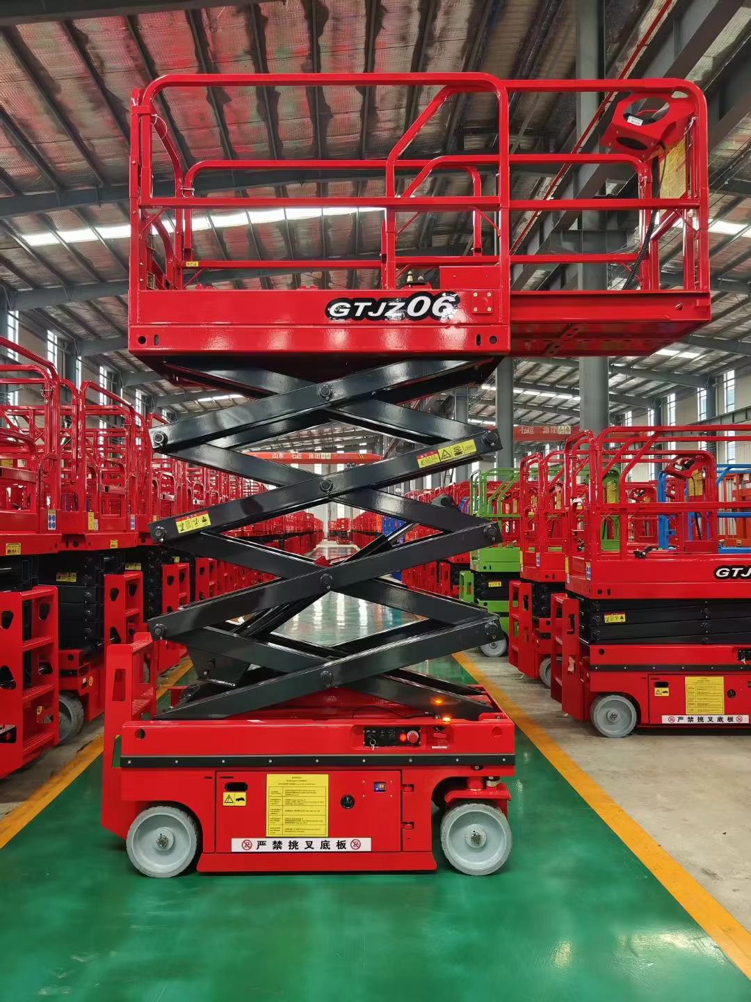 Self-propelled 20 ft / 6m Scissor Lift