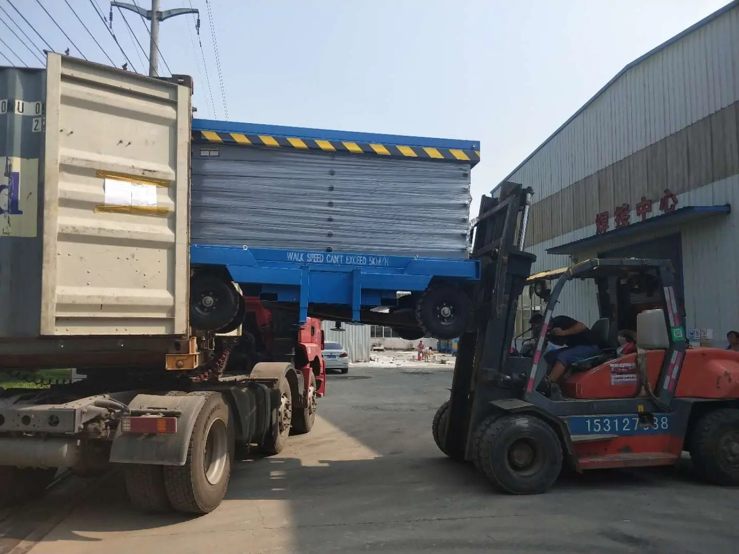 One container 14m towable scissor lift ship to Saudi Arabia 01