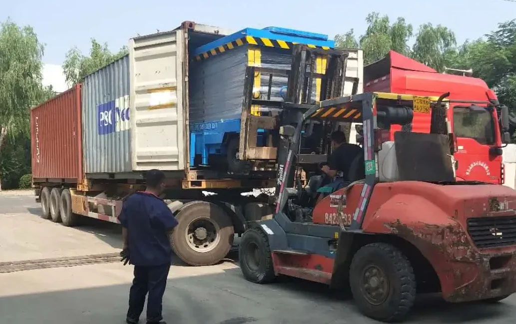 One container 14m towable scissor lift ship to Saudi Arabia 02