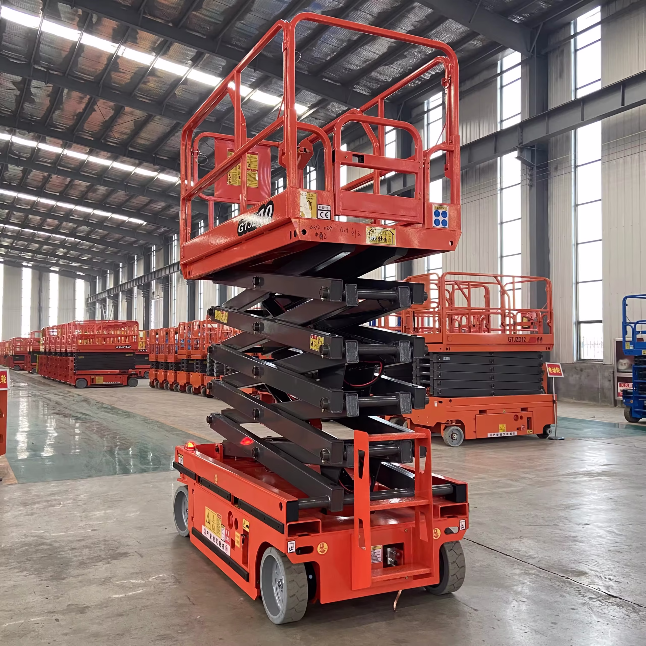 Self-propelled 2 Man Scissor Lift