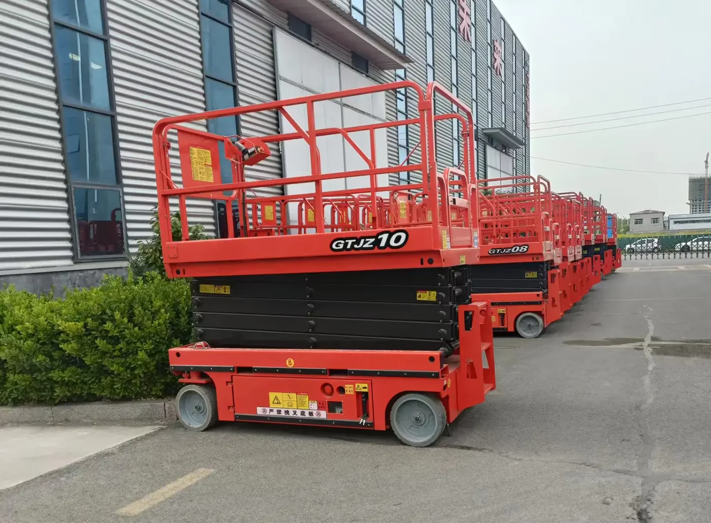 Self-propelled 32 ft / 10m Scissor Lift